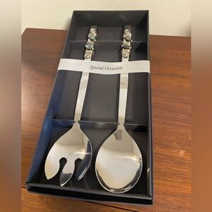 Salad serving utensils